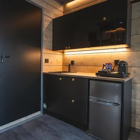 Aurora Hill Resort, * Рованиеми