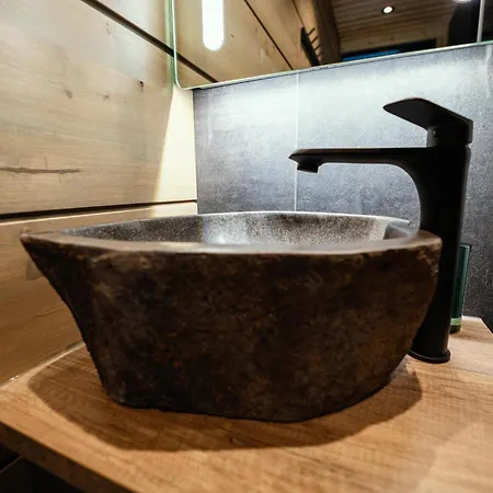 Aurora Hill Resort, *