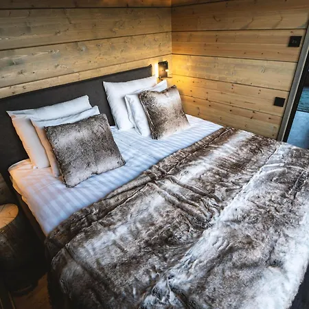 Aurora Hill Resort, * Рованиеми