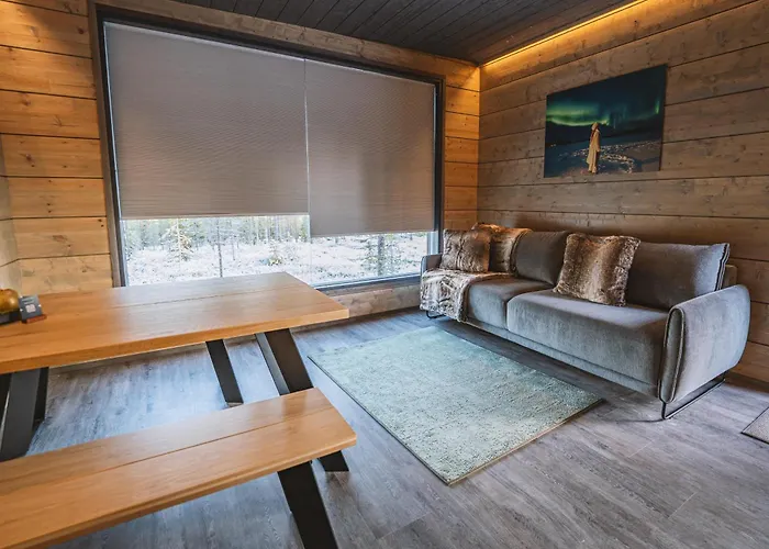 Aurora Hill Resort, 酒店 罗瓦涅米