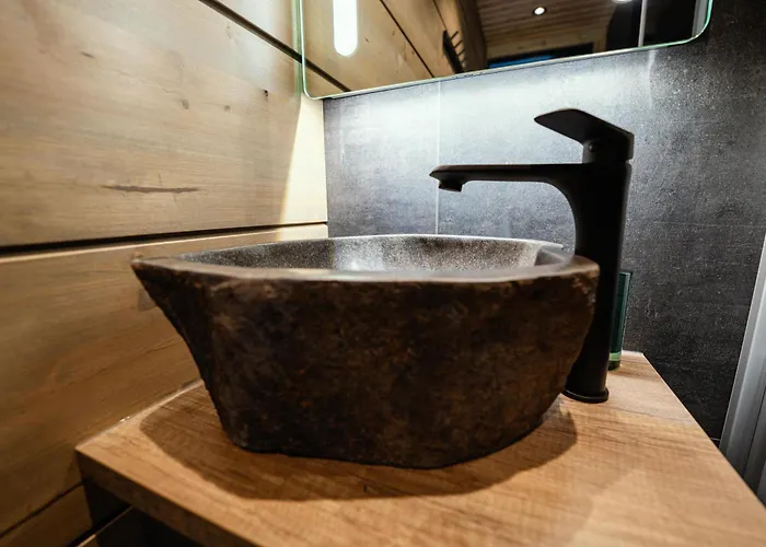 Aurora Hill Resort, *